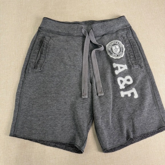 Abercrombie & Fitch Other - Abercrombie & Fitch Mens XS Gray Heritage Logo Fleece Sweat Shorts Raw Hem 0339